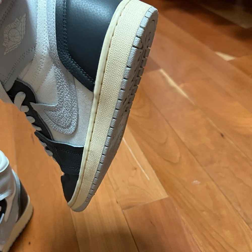 Tones of gray and White mid-Top Sneakers